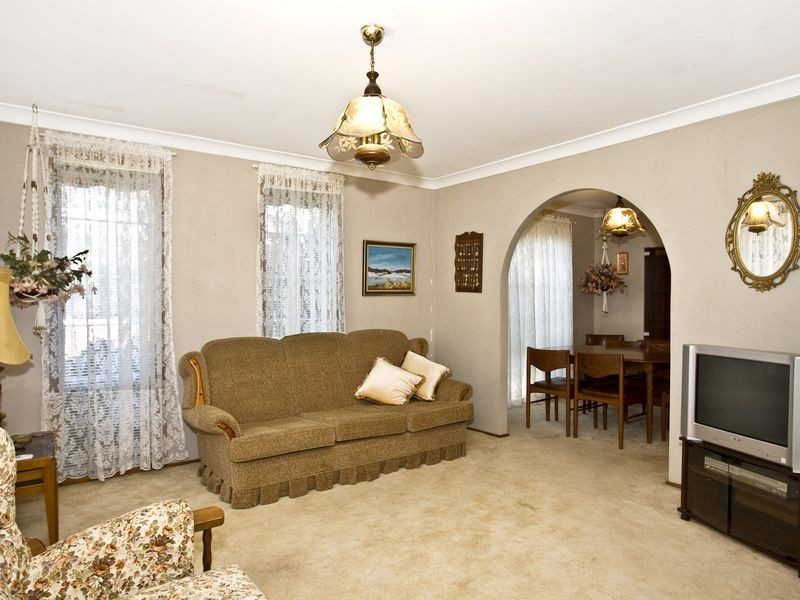 35 Orleans Crescent, Toongabbie NSW 2146