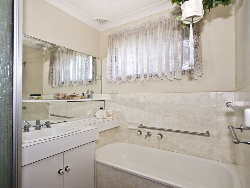 35 Orleans Crescent, Toongabbie NSW 2146