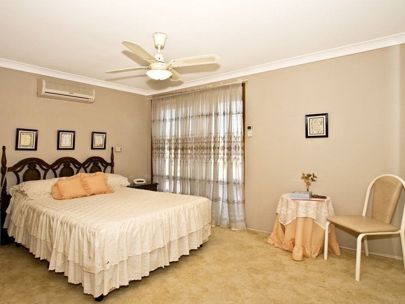 35 Orleans Crescent, Toongabbie NSW 2146