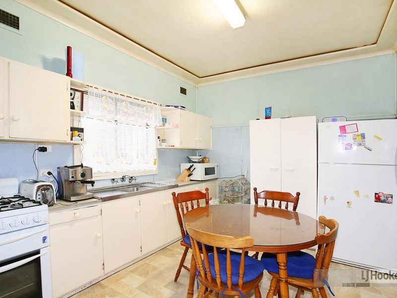 80 Ballandella Road, Toongabbie NSW 2146