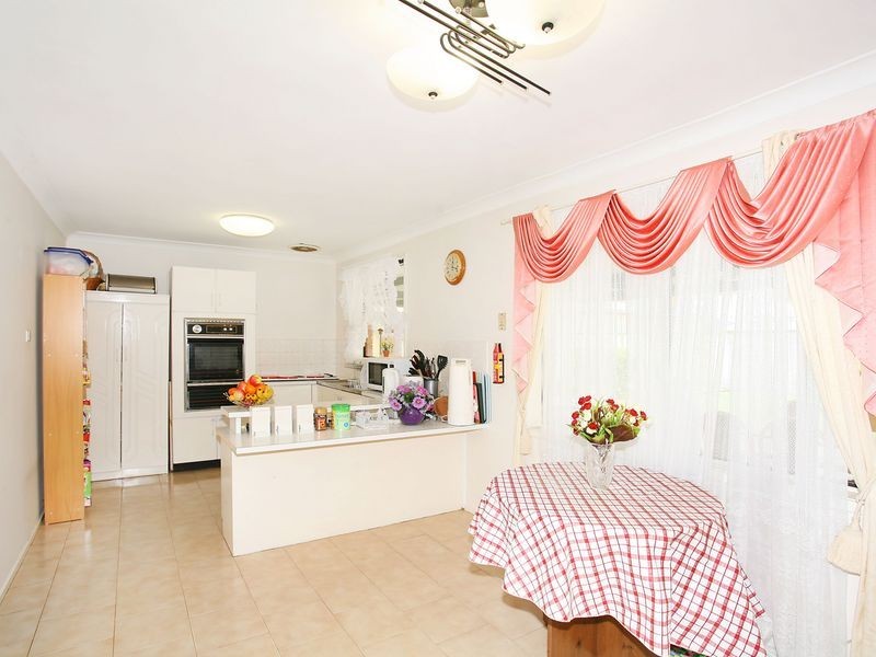 52 Orleans Crescent, Toongabbie NSW 2146