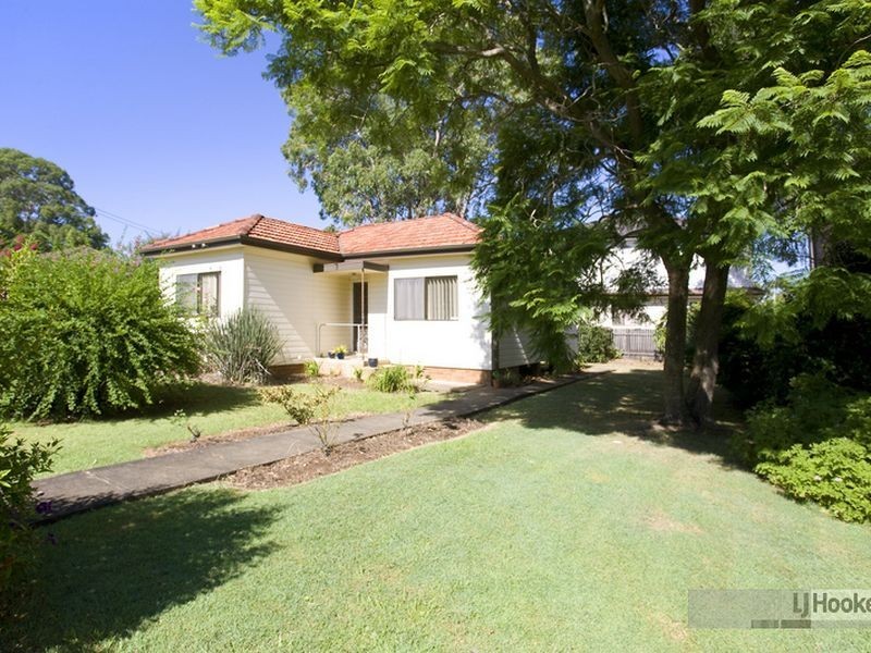 1 Linden Street, Toongabbie NSW 2146