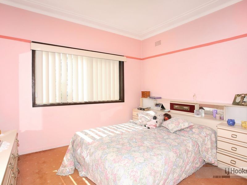 1 Linden Street, Toongabbie NSW 2146