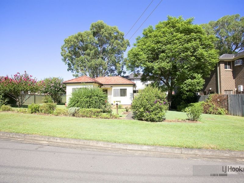 1 Linden Street, Toongabbie NSW 2146