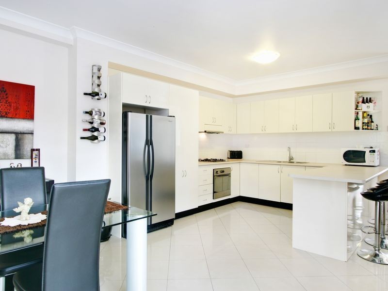 1/52 Binalong Road, Toongabbie NSW 2146