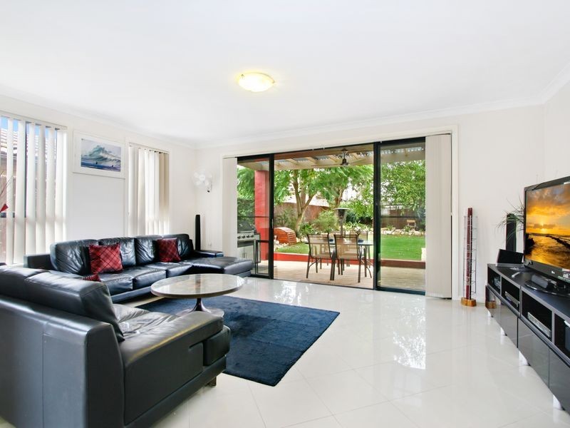 1/52 Binalong Road, Toongabbie NSW 2146