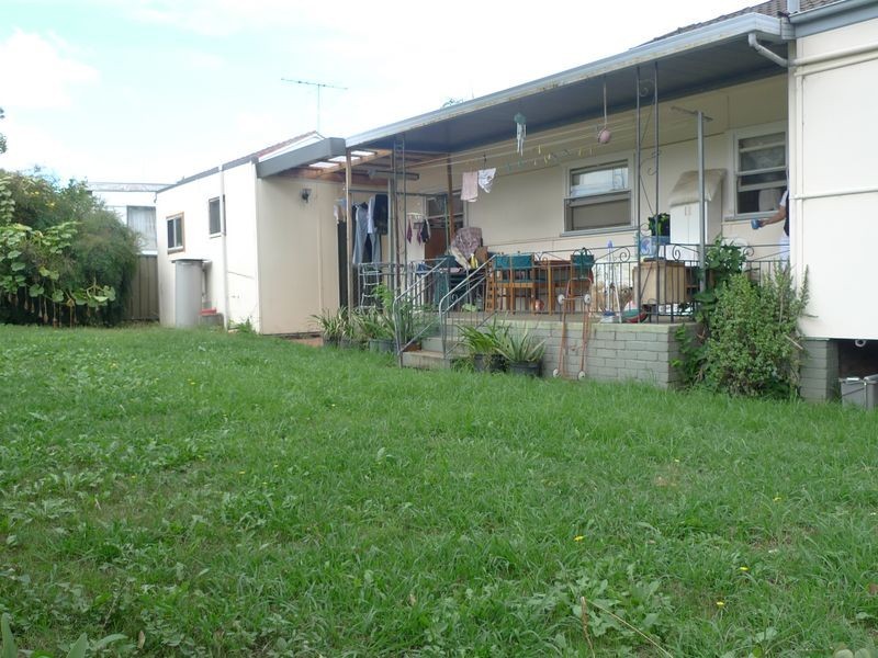 2 Harvey Place, Toongabbie NSW 2146