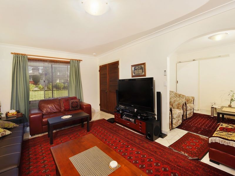 16 Andrews Avenue, Toongabbie NSW 2146