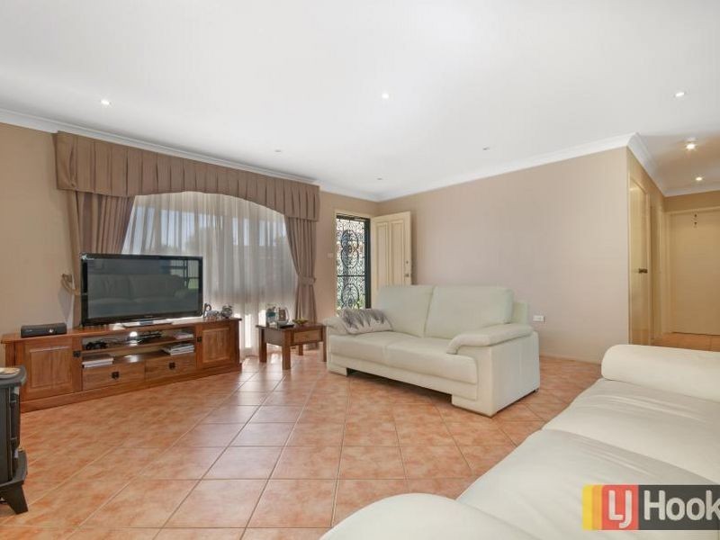 7 Pecan Close, St Clair NSW 2759