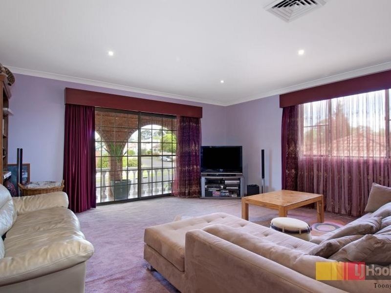 42 Ballandella Road, Toongabbie NSW 2146