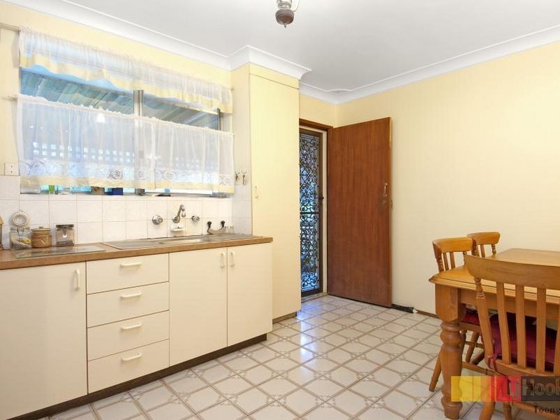 20 Memphis Crescent, Toongabbie NSW 2146