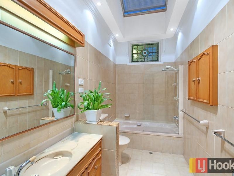 76 Aurelia Street, Toongabbie NSW 2146