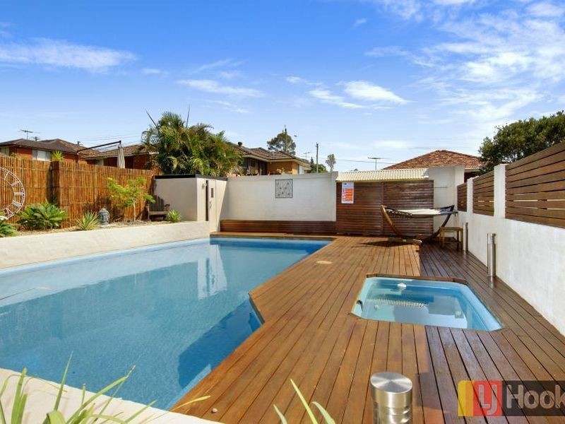 26 Valencia Crescent, Toongabbie NSW 2146