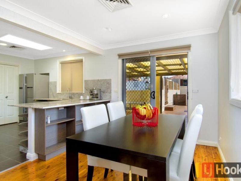 26 Valencia Crescent, Toongabbie NSW 2146