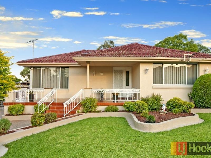9 Valencia Crescent, Toongabbie NSW 2146