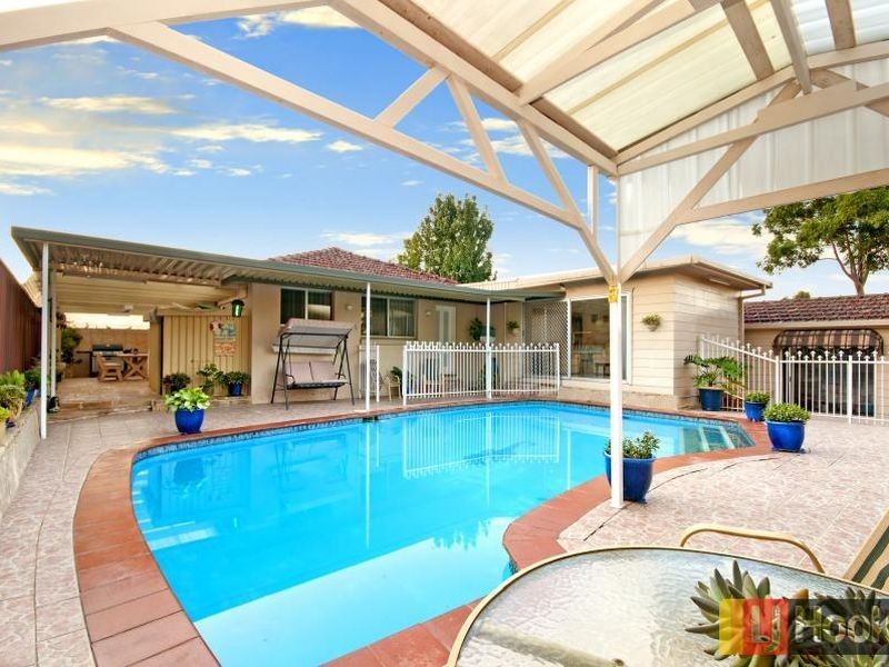 9 Valencia Crescent, Toongabbie NSW 2146