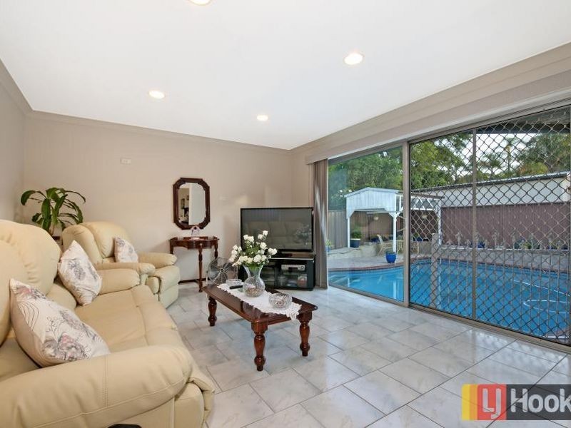 9 Valencia Crescent, Toongabbie NSW 2146