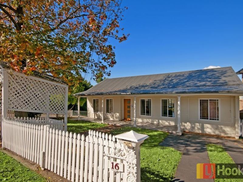 16 Constitution Road, Constitution Hill NSW 2145