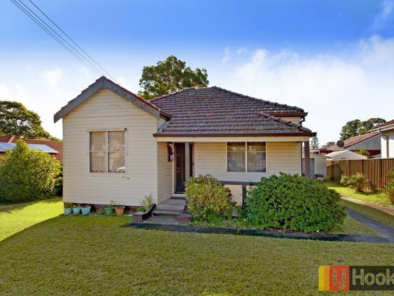 62 Oramzi Rd, Girraween NSW 2145