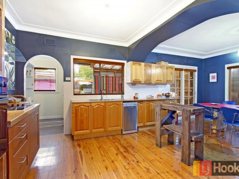 64 Portico Parade, Toongabbie NSW 2146