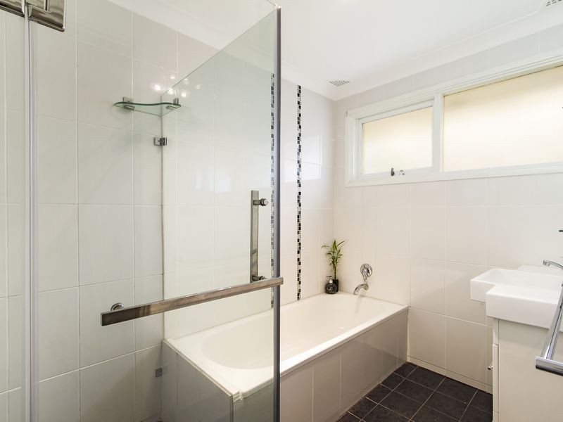 11 Greenmeadows Crescent, Toongabbie NSW 2146