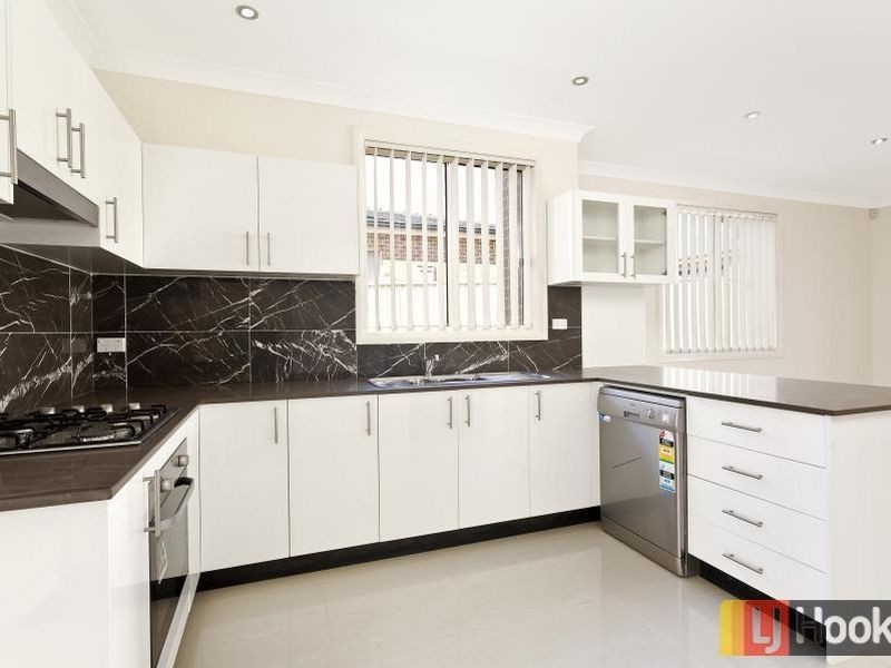 2/55 Oramzi Road, Girraween NSW 2145