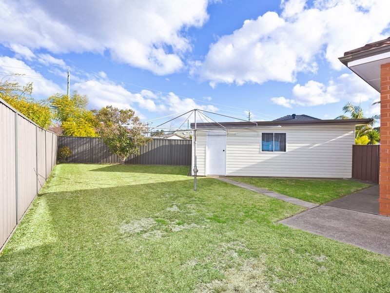 6 Cluden Close, Toongabbie NSW 2146