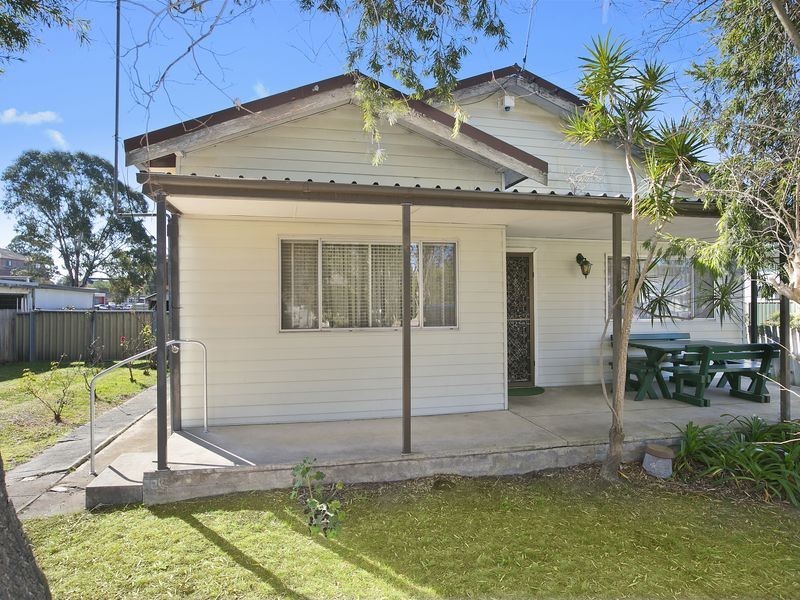 8 Barangaroo Road, Toongabbie NSW 2146