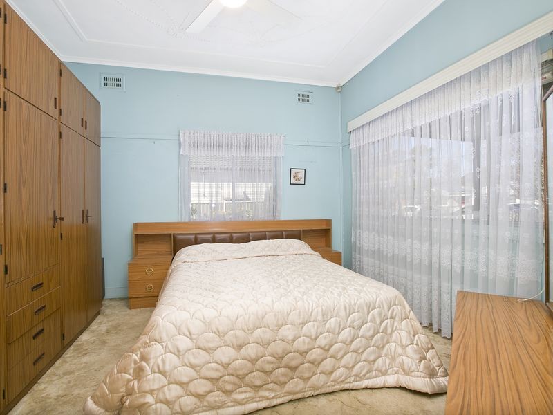 8 Barangaroo Road, Toongabbie NSW 2146