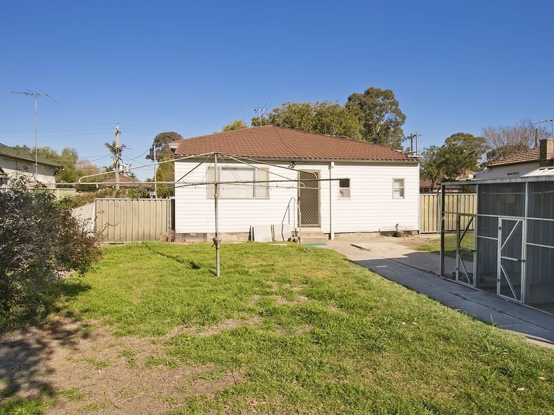 8 Barangaroo Road, Toongabbie NSW 2146