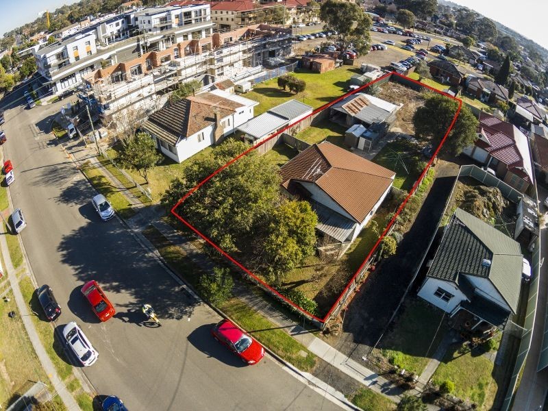 8 Barangaroo Road, Toongabbie NSW 2146