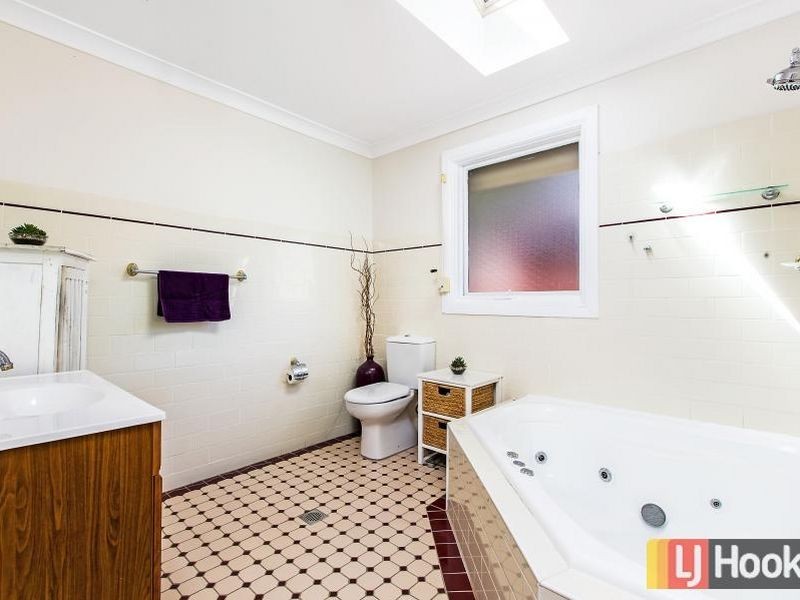 49 Valparaiso Avenue, Toongabbie NSW 2146