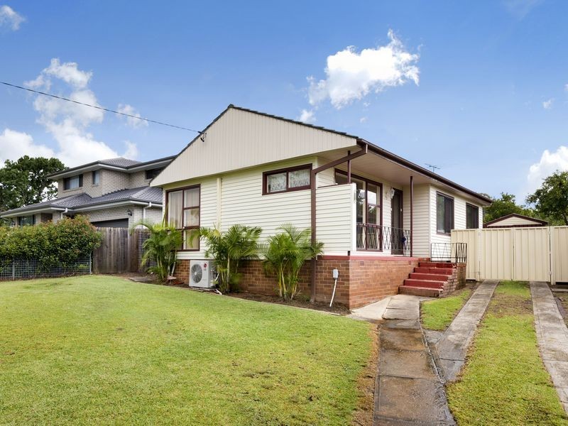 8 Henson Street, Toongabbie NSW 2146
