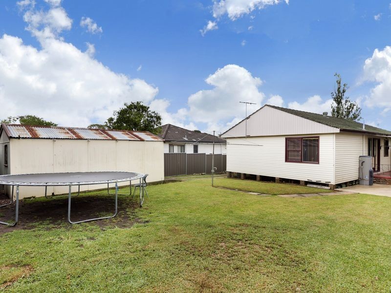 8 Henson Street, Toongabbie NSW 2146