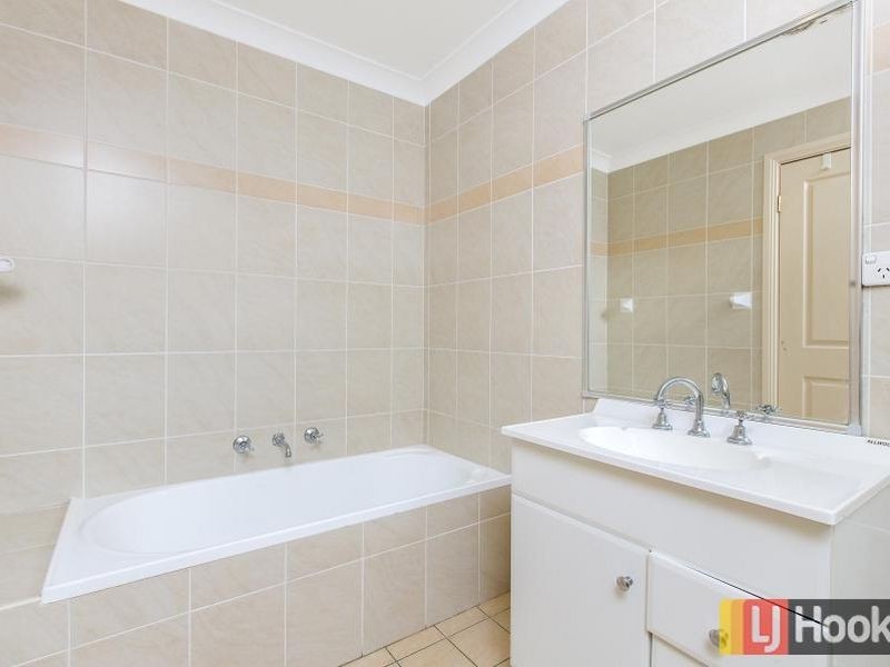 2/6 Dallas Place, Toongabbie NSW 2146