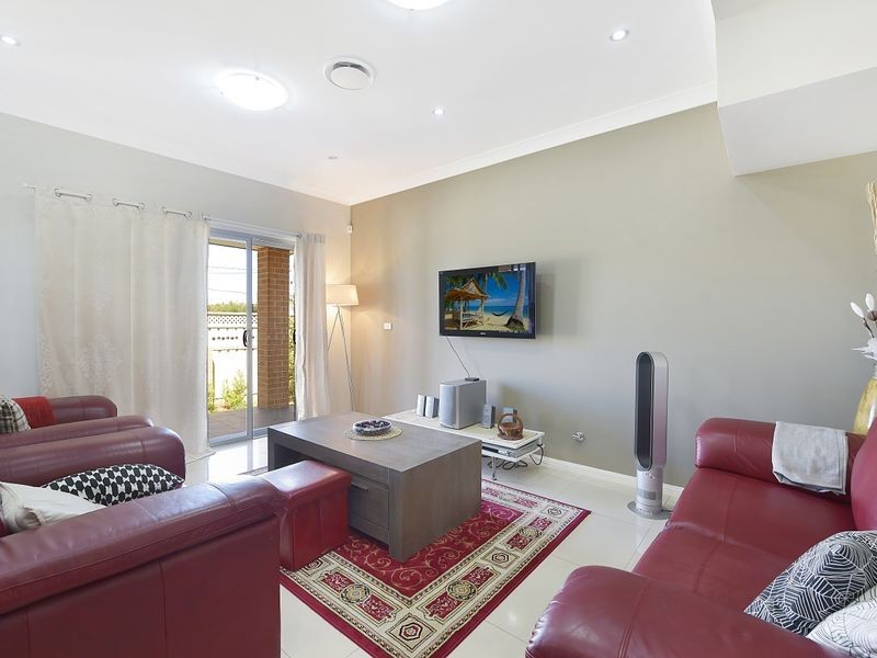 2/73 Woodpark Road, Woodpark NSW 2164