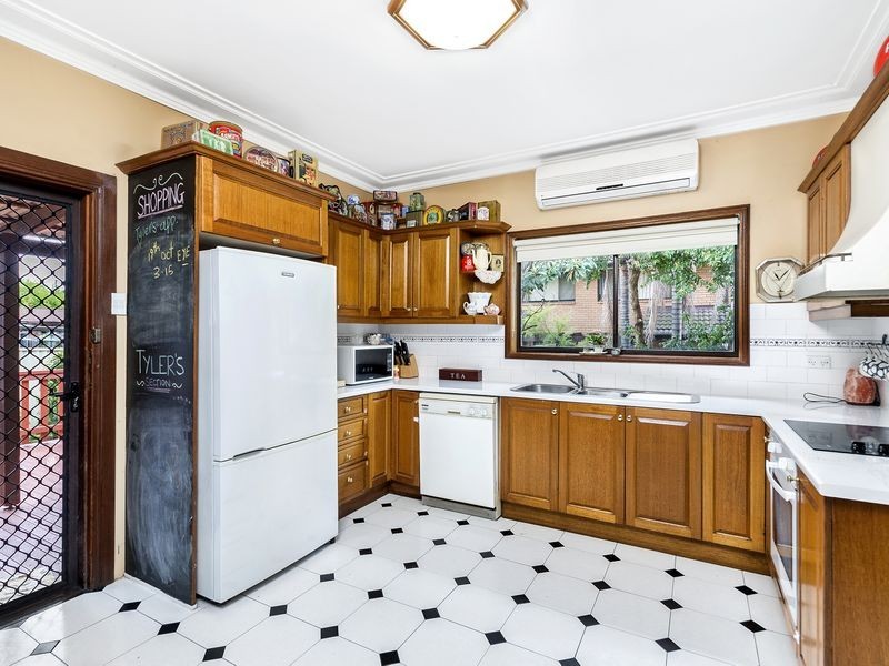 7 Portia Road, Toongabbie NSW 2146