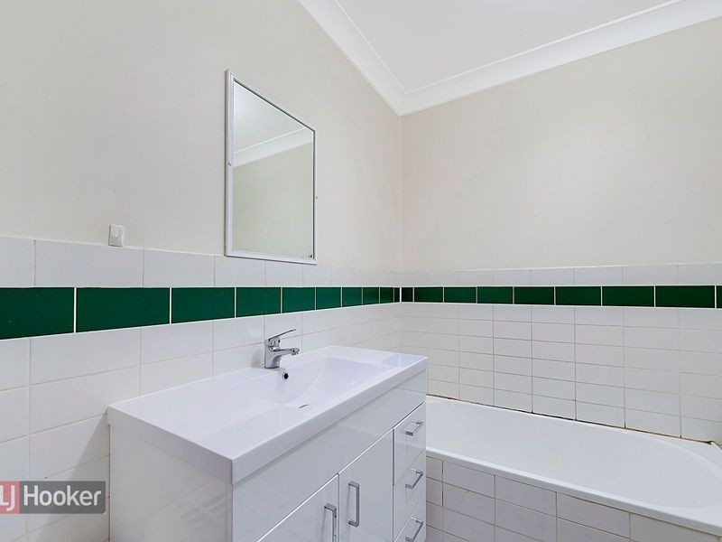 2/24 Girraween Road, Girraween NSW 2145