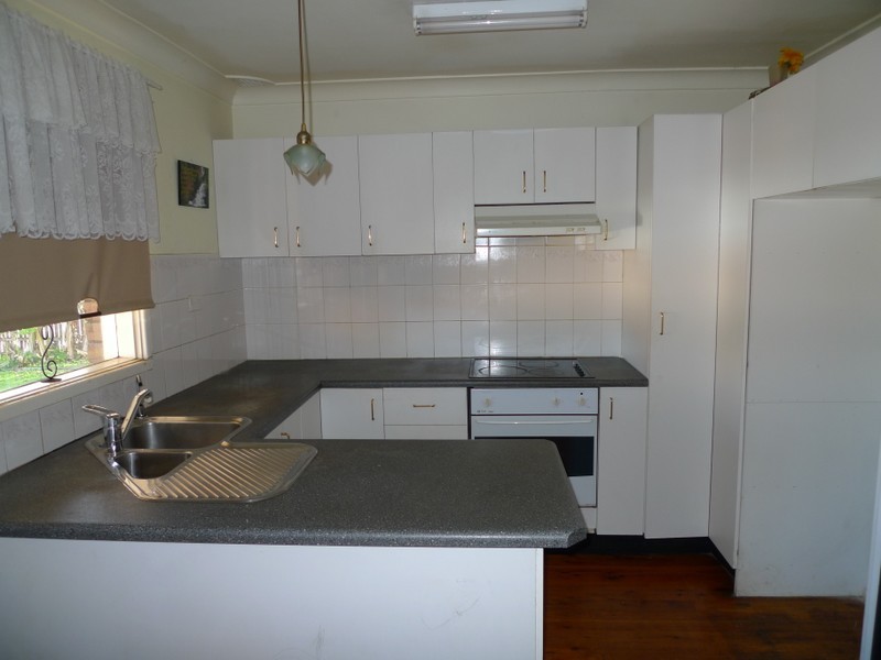 5 Greenmeadows Crescent, Toongabbie NSW 2146