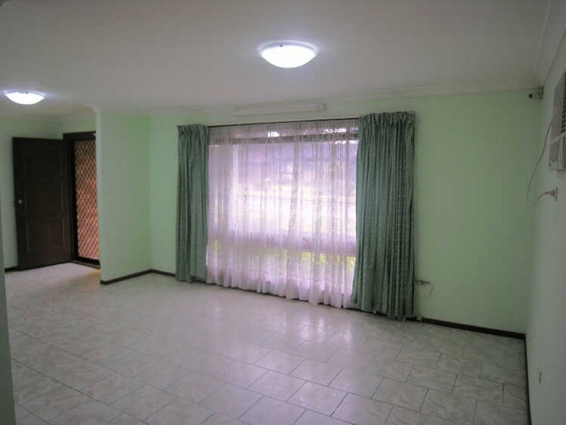 11 Woodlawn Drive, Toongabbie NSW 2146