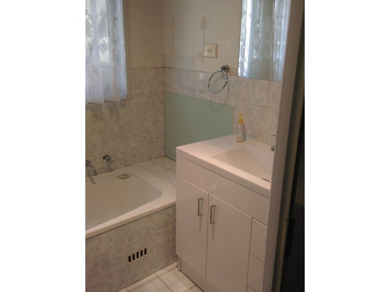 14 Tucks Road, Toongabbie NSW 2146