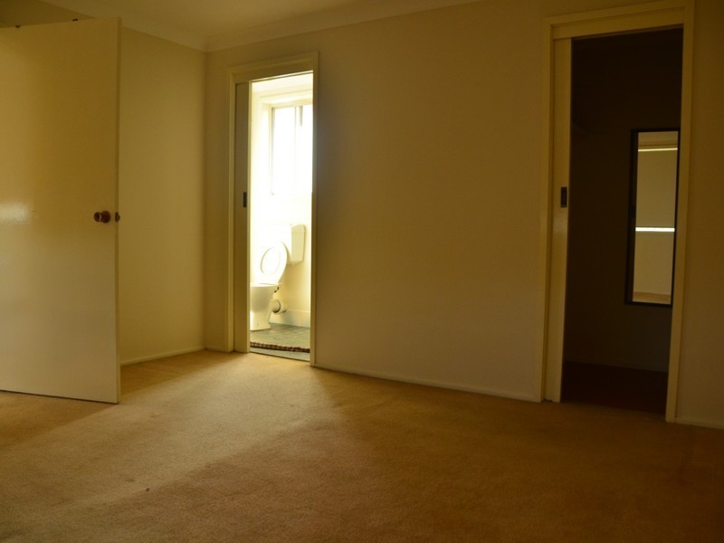 5 Greenmeadows Crescent, Toongabbie NSW 2146