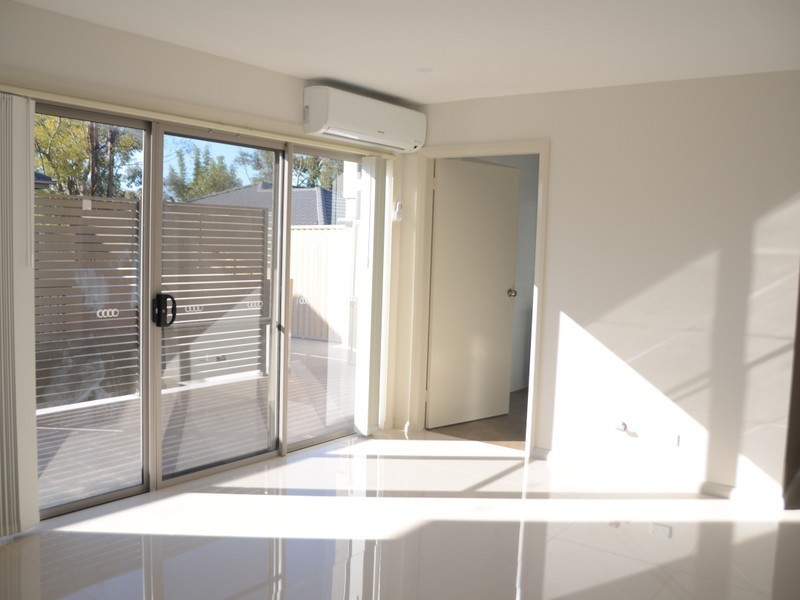 2/17 Carinya Road, Girraween NSW 2145