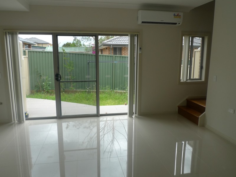 4/17 Carinya Road, Girraween NSW 2145