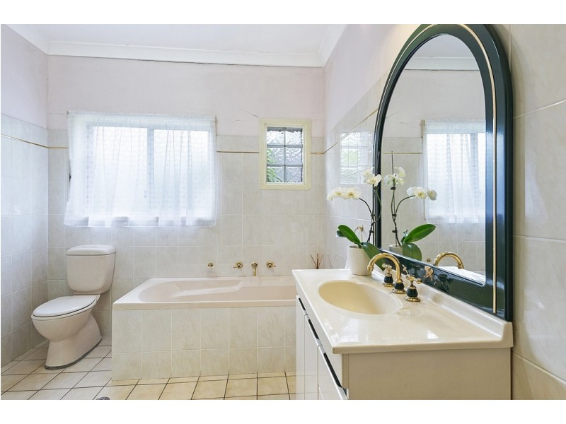 11 Fox Hills Crescent, Prospect NSW 2148