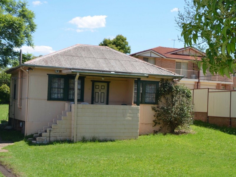 12 Marcia Street, Toongabbie NSW 2146