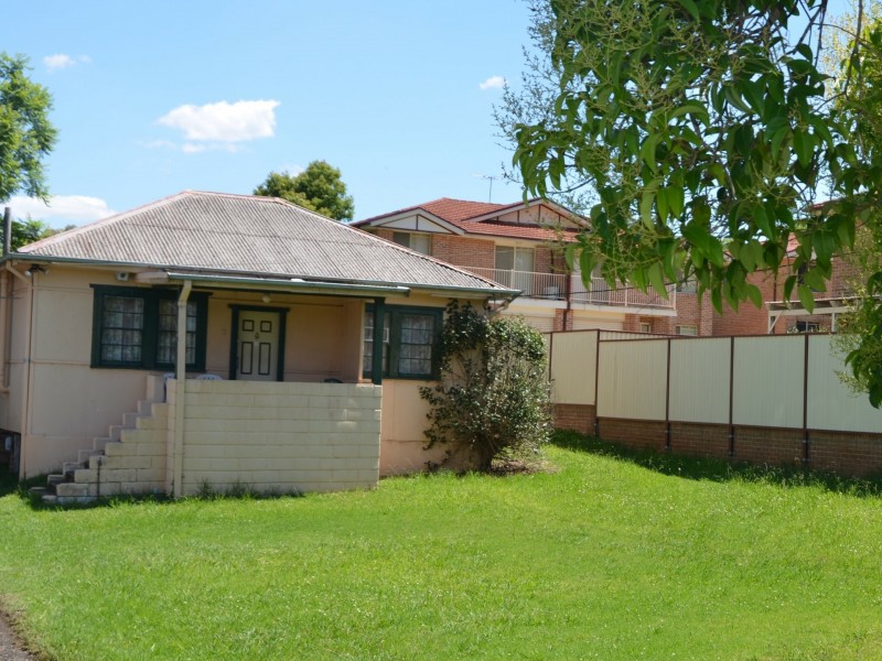 12 Marcia Street, Toongabbie NSW 2146