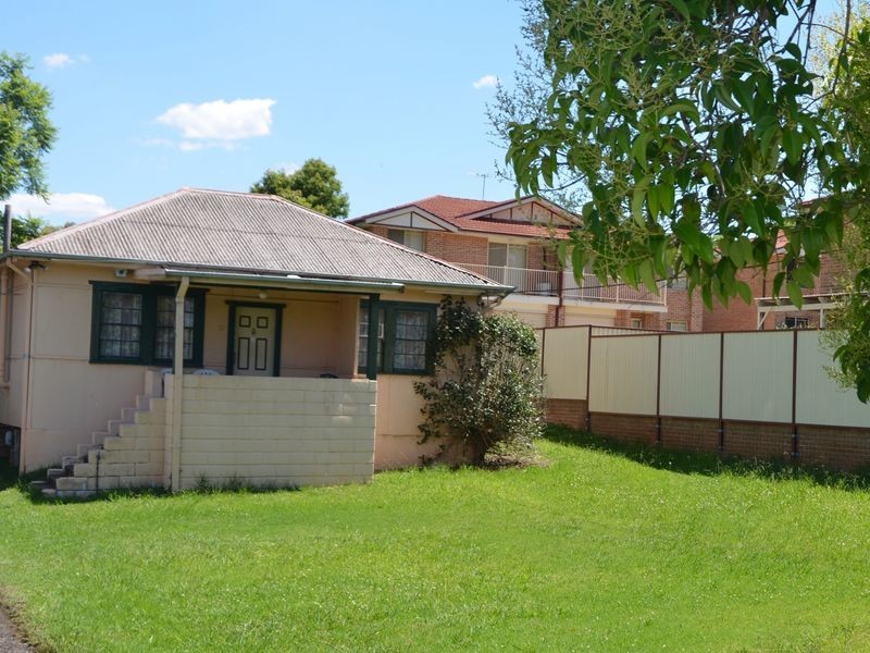 12 Marcia Street, Toongabbie NSW 2146