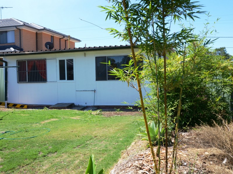 16 Cornelia Road (GRANNY FLAT), Toongabbie NSW 2146