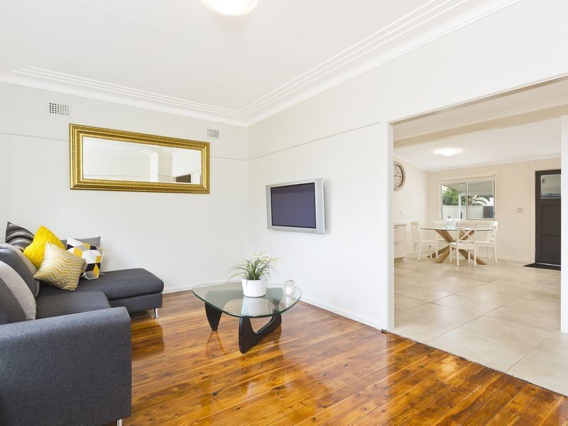 2 Mimosa Avenue, Toongabbie NSW 2146